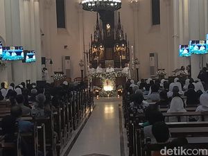Doa untuk Paus Fransiskus Menggema dari Gereja St Yusup Gedangan Semarang