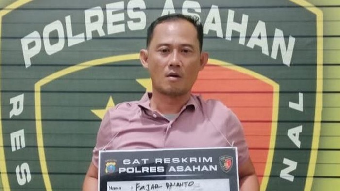 tampang-anggota-dprd-asahan-pajar-prianto-yang-diamankan-soal-kasus-judi-sabung-ayam-foto-dok-polres-asahan-1745314765974_169 tampang-anggota-dprd-asahan-pajar-prianto-yang-diamankan-soal-kasus-judi-sabung-ayam-foto-dok-polres-asahan-1745314765974_169