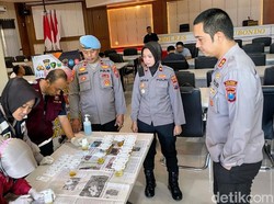 Polres Situbondo Tes Urine Mendadak, Kapolres Jadi yang Pertama Diperiksa