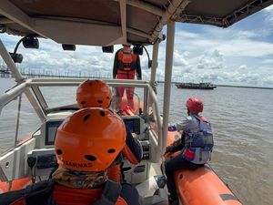 Mayat Ditemukan Mengapung di Perairan Karimata, Korban Speedboat Tenggelam? Mayat Ditemukan Mengapung di Perairan Karimata, Korban Speedboat Tenggelam?