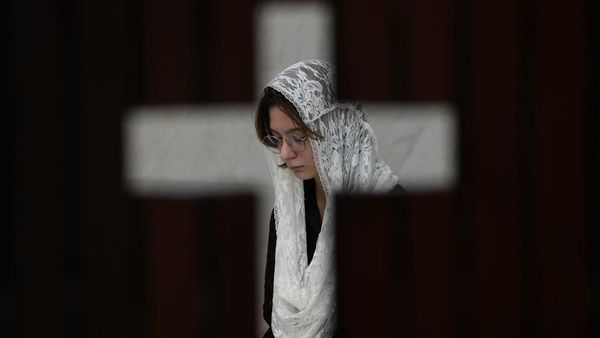 Umat Katolik di Dunia Meratapi Kepergian Paus Fransiskus