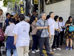 Video: Cerita Warga Menangis saat Tulis Doa untuk Paus Fransiskus di Kedubes Vatikan