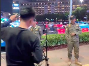 Duduk Perkara TikToker Live Ngamen di Bundaran HI Diusir Satpol PP Duduk Perkara TikToker Live Ngamen di Bundaran HI Diusir Satpol PP