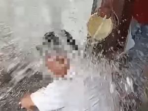 Cerita di Balik Viral Penagih Utang Guyur Pak Lurah di Gunungkidul Cerita di Balik Viral Penagih Utang Guyur Pak Lurah di Gunungkidul