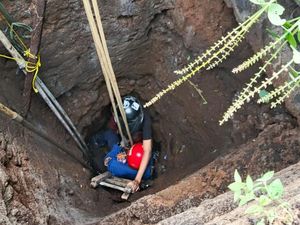 Hilang Saat Cari Daun, Warga Bogor Ditemukan Tercebur ke Sumur Tua Hilang Saat Cari Daun, Warga Bogor Ditemukan Tercebur ke Sumur Tua