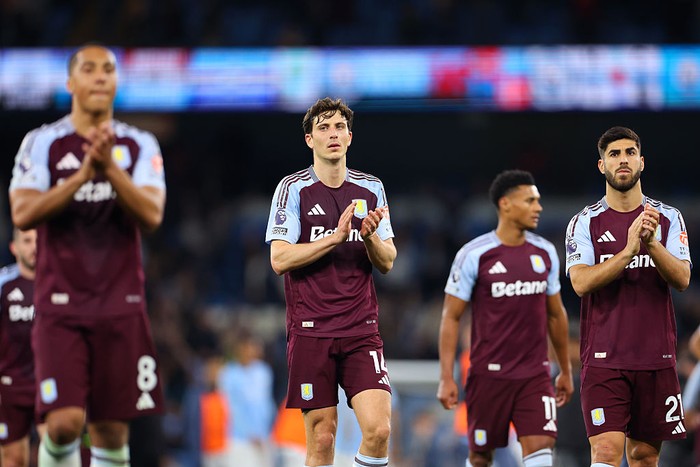 Aston Villa MANCHESTER, ENGLAND - APRIL 22: Pau Torres and Marco Asensio of Aston Villa applauds the fans after the Premier League match between Manchester City FC and Aston Villa FC at Etihad Stadium on April 22, 2025 in Manchester, England. (Photo by Molly Darlington/Copa/Getty Images)
