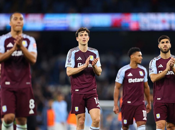 MANCHESTER, ENGLAND - APRIL 22: Pau Torres and Marco Asensio of Aston Villa applauds the fans after the Premier League match between Manchester City FC and Aston Villa FC at Etihad Stadium on April 22, 2025 in Manchester, England. (Photo by Molly Darlington/Copa/Getty Images)