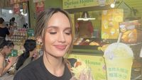 Cinta Laura Jajan Durian di Bangkok hingga Pose Bersama Pastry