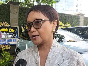 Video: Eks Menlu Retno Dapat Panci di Acara Akad Nikah Anak Pramono Video: Eks Menlu Retno Dapat Panci di Acara Akad Nikah Anak Pramono