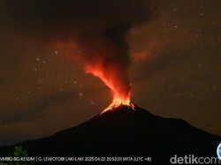 Gunung Lewotobi Laki-laki Luncurkan Lava Pijar, Warga Diimbau Waspada