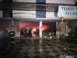 Gudang Pecah Belah di Kota Malang Terbakar, Mobil dan Motor Juga Ludes