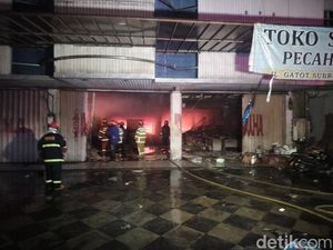 Gudang Pecah Belah di Kota Malang Terbakar, Mobil dan Motor Juga Ludes Gudang Pecah Belah di Kota Malang Terbakar, Mobil dan Motor Juga Ludes