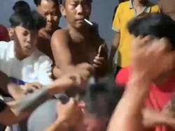 Gagal Beraksi, 2 Maling Motor di Gresik Bonyok Dihajar Massa