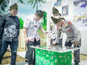 Kapolda Jatim Resmikan Pembangunan Polsek Tambak di Bawean Kapolda Jatim Resmikan Pembangunan Polsek Tambak di Bawean
