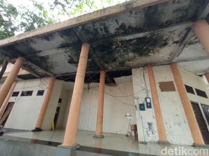 KDM Mau Cirebon seperti Jogja, tapi Gedung Keseniannya kok Berlumut? KDM Mau Cirebon seperti Jogja, tapi Gedung Keseniannya kok Berlumut?