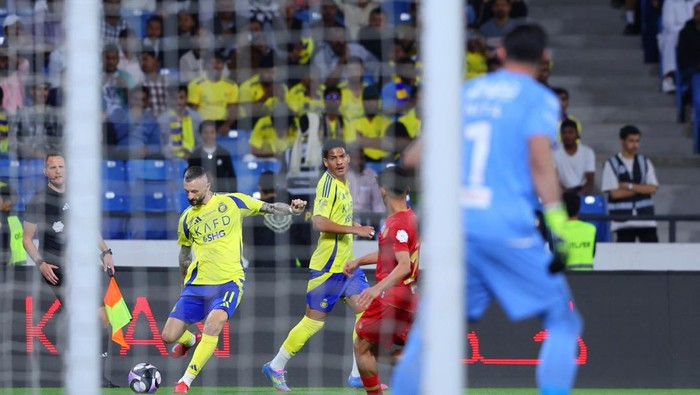 KHAMIS MUSHAYT, SAUDI ARABIA - APRIL 22: Marcelo Brozović from Al-Nassr in action during the Saudi Pro League match between Damac FC and Al Nassr on April 22, 2025 in Khamis Mushayt, Saudi Arabia. (Photo by Al Nassr FC/Al Nassr FC via Getty Images)