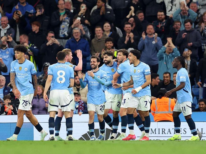 MANCHESTER, ENGLAND - APRIL 22: Matheus Nunes of Manchester City celebrates with team mates after scoring his teams second goal during the Premier League match between Manchester City FC and Aston Villa FC at Etihad Stadium on April 22, 2025 in Manchester, England. (Photo by Molly Darlington/Copa/Getty Images)
