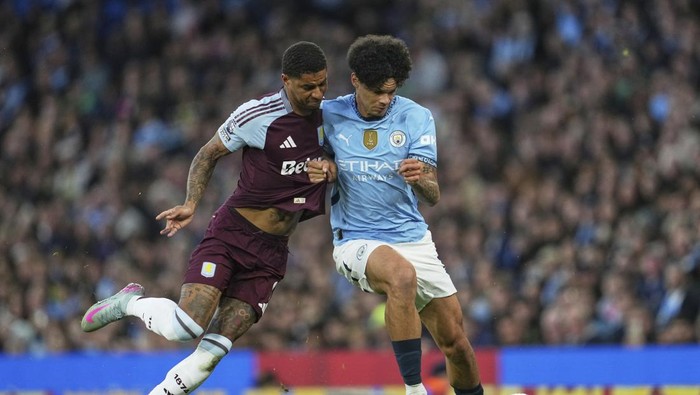 Manchester City, Aston Villa, Marcus Rashford Aston Villas Marcus Rashford, left, challenges for the ball with Manchesters Nico OReilly during the English Premier League soccer match between Manchester City and Aston Villa at Etihad stadium in Manchester, England, Tuesday, April 22, 2025. (AP Photo/Jon Super)
