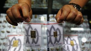 Melihat Kilau Emas yang Harganya Jatuh dari Level Rp 2 Juta