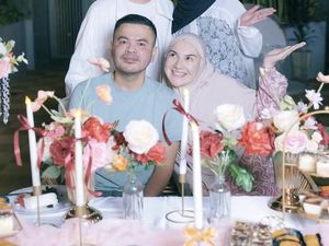 Meriahnya Kejutan Ulang Tahun Irish Bella, Ada Kue Tart Stroberi Jumbo! Meriahnya Kejutan Ulang Tahun Irish Bella, Ada Kue Tart Stroberi Jumbo!