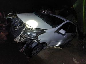 Tabrakan Mobil Vs Truk di Jalan Poros Soppeng-Wajo, 1 Orang Dilarikan ke RS Tabrakan Mobil Vs Truk di Jalan Poros Soppeng-Wajo, 1 Orang Dilarikan ke RS