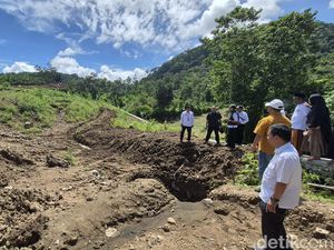 Pemkab Sukabumi Telusuri Sumber Banjir yang Terjang Ponpes Al Waafy Pemkab Sukabumi Telusuri Sumber Banjir yang Terjang Ponpes Al Waafy