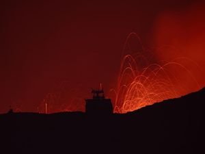 Video: Gunung Kanlaon di Filipina Kembali Erupsi Muntahkan Lava Pijar