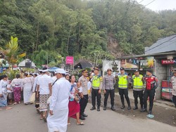Sinergi Polda Bali dan Pecalang Jaga Ibadah Galungan Tetap Kondusif