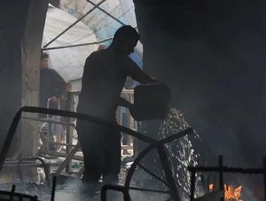 Serangan Israel Tewaskan 17 Orang di Gaza, Petugas Temukan Jasad Hangus Serangan Israel Tewaskan 17 Orang di Gaza, Petugas Temukan Jasad Hangus