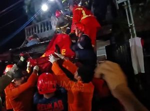 Kebakaran Rumah di Jalan Lure Makassar, 1 Orang Tewas Kebakaran Rumah di Jalan Lure Makassar, 1 Orang Tewas