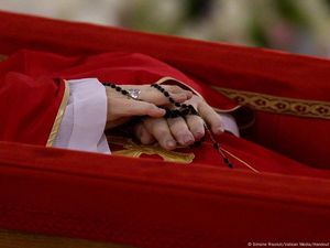 Proses Transisi Kursi Kosong Usai Paus Fransiskus Wafat