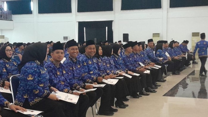 Ratusan PPPK dan CPNS Lubuklinggau dilantik. Ratusan PPPK dan CPNS Lubuklinggau dilantik.