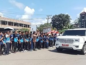 Suka Cita Sambut Presiden Prabowo di Palembang