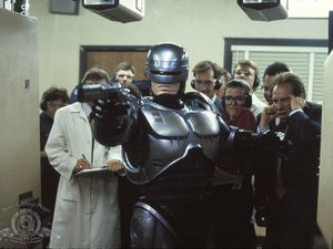 Sinopsis Film RoboCop, Hidup Kembali Menjadi Polisi Robot