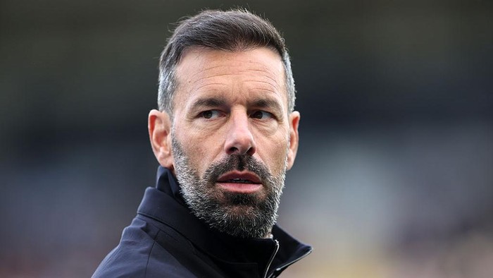 LEICESTER, ENGLAND - APRIL 20: Leicester City Manager Ruud van Nistelrooy during the Premier League match between Leicester City and Liverpool at King Power Stadium on April 20, 2025 in Leicester, United Kingdom. (Photo by Plumb Images/Leicester City FC via Getty Images)