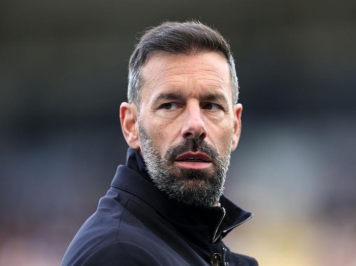 LEICESTER, ENGLAND - APRIL 20: Leicester City Manager Ruud van Nistelrooy during the Premier League match between Leicester City and Liverpool at King Power Stadium on April 20, 2025 in Leicester, United Kingdom. (Photo by Plumb Images/Leicester City FC via Getty Images)