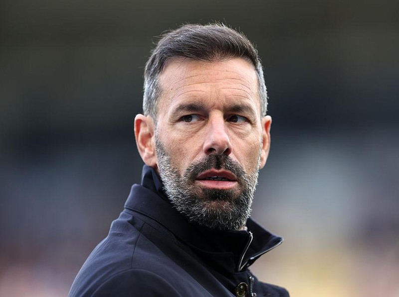 LEICESTER, ENGLAND - APRIL 20: Leicester City Manager Ruud van Nistelrooy during the Premier League match between Leicester City and Liverpool at King Power Stadium on April 20, 2025 in Leicester, United Kingdom. (Photo by Plumb Images/Leicester City FC via Getty Images)
