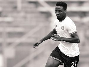 Di Afrika, Pesepakbola Muda Ini Meninggal saat Pemanasan Di Afrika, Pesepakbola Muda Ini Meninggal saat Pemanasan