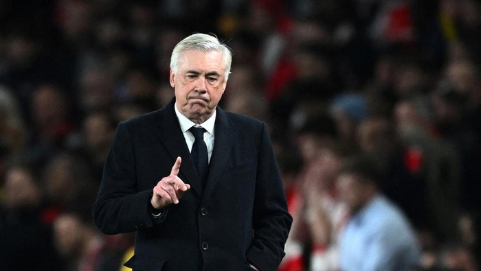 SOCCER-SPAIN/ FILE PHOTO: Soccer Football - Champions League - Quarter Final - First Leg - Arsenal v Real Madrid - Emirates Stadium, London, Britain - April 8, 2025 Real Madrid coach Carlo Ancelotti REUTERS/Dylan Martinez/File Photo