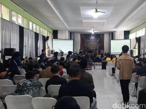 Pleno Terbuka Rekapitulasi PSU Tasikmalaya Diwarnai Protes-Demo
