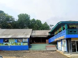 Teror Dini Hari di Warung Sate Sukabumi Teror Dini Hari di Warung Sate Sukabumi
