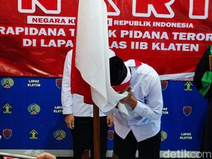 2 Napiter Sumpah Setia NKRI di Lapas Klaten, Polisi: Semoga yang Lain Ikut 2 Napiter Sumpah Setia NKRI di Lapas Klaten, Polisi: Semoga yang Lain Ikut