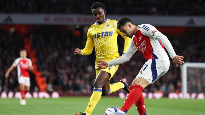 LONDON, ENGLAND - APRIL 23: Eddie Nketiah of Crystal Palace and Gabriel Martinelli of Arsenal during the Premier League match between Arsenal FC and Crystal Palace FC at Emirates Stadium on April 23, 2025 in London, England. (Photo by Catherine Ivill - AMA/Getty Images)
