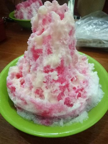 Es kacang merah merupakan minuman khas Bangka Belitung.
