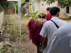 Viral Wanita Berbaju Pengantin Jawa Foto di Kuburan, Ini Kisah di Baliknya