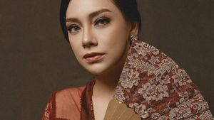 Foto: Gaya Celine Evangelista Cantik Berkebaya Merah di Hari Kartini