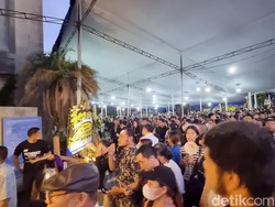 Misa Requiem untuk Paus Fransiskus, Jemaat di Katedral Membeludak