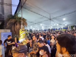 Misa Requiem untuk Paus Fransiskus, Jemaat di Katedral Membeludak Misa Requiem untuk Paus Fransiskus, Jemaat di Katedral Membeludak