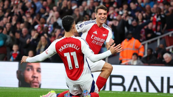 Jakub Kiwior LONDON, ENGLAND - APRIL 23: Jakub Kiwior of Arsenal celebrates scoring the first goal with Gabriel Martinelli during the Premier League match between Arsenal FC and Crystal Palace FC at Emirates Stadium on April 23, 2025 in London, England. (Photo by Marc Atkins/Getty Images)