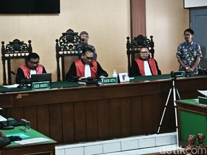 Gugatan Ijazah Palsu, Jokowi Didesak Hadiri Mediasi di PN Solo Pekan Depan Gugatan Ijazah Palsu, Jokowi Didesak Hadiri Mediasi di PN Solo Pekan Depan